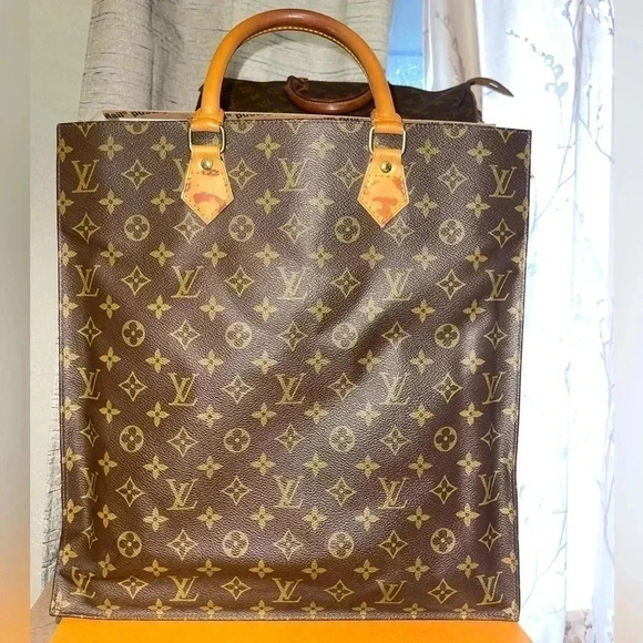 Louis Vuitton Sac Plat handbag. - Picture 1 of 11